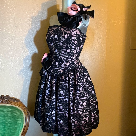 Carol Mignon Boutique Dresses & Skirts - Vintage Carole Mignon Boutique Black Lace Mini Dress.  SZ 4